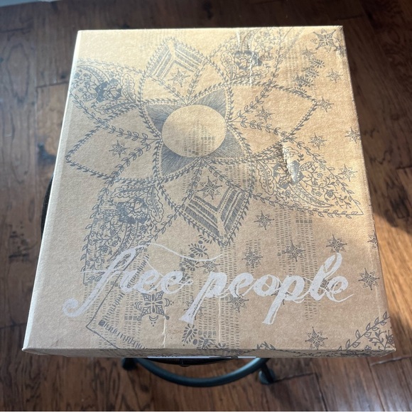 NIB $188 Free People James Chelsea White Boots 38.5 fits USA 8 or 8.5 Chunky NEW - Picture 17 of 17